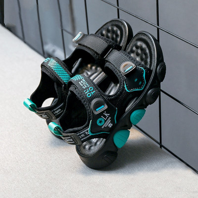 Kleebistega laste sandaalid poistele