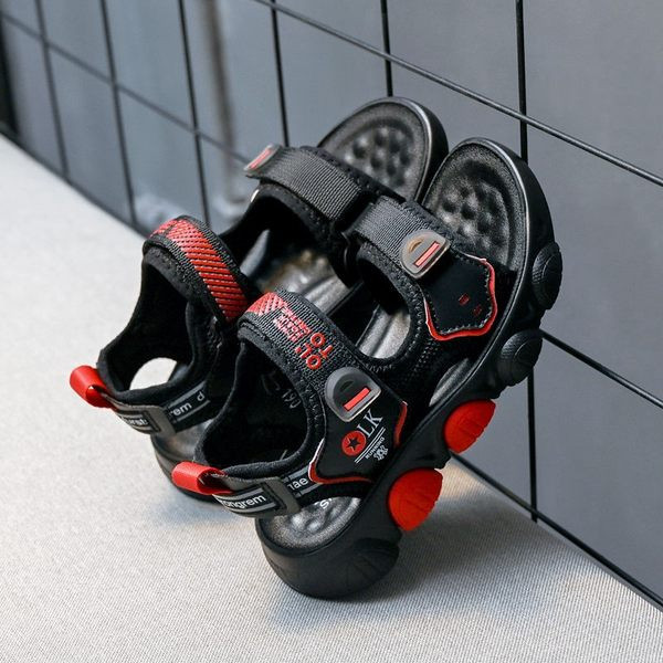 Kleebistega laste sandaalid poistele