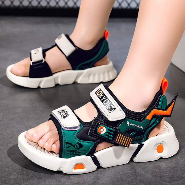 Gyermek szandál matricákkal fiúknak, három színben