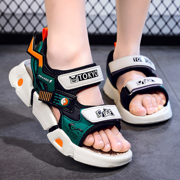 Gyermek szandál matricákkal fiúknak, három színben