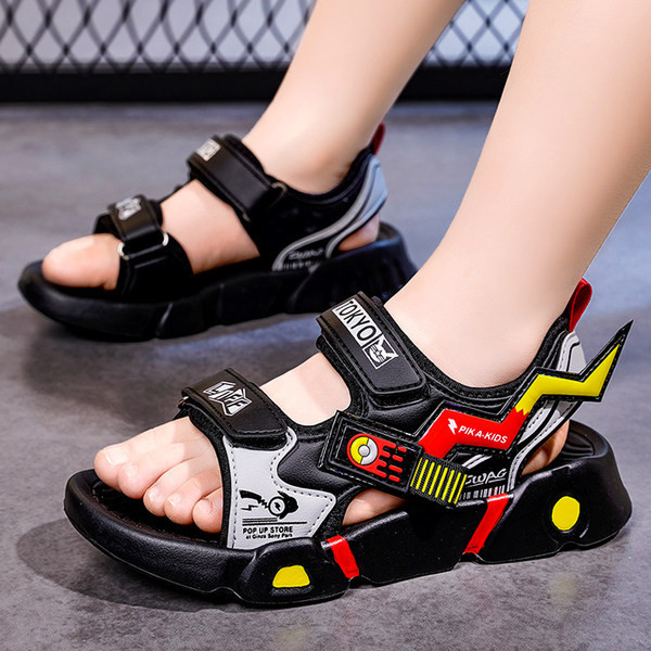 Gyermek szandál matricákkal fiúknak, három színben