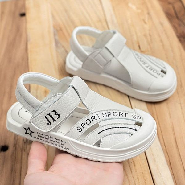 Öko bőrből készült gyerekszandál folttal