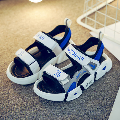 Jauns vasaras sandaļu modelis ar raupju zoli zēniem