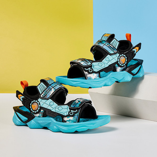 Új modell gyerekszandál fiúknak durva talppal és tépőzáras rögzítéssel