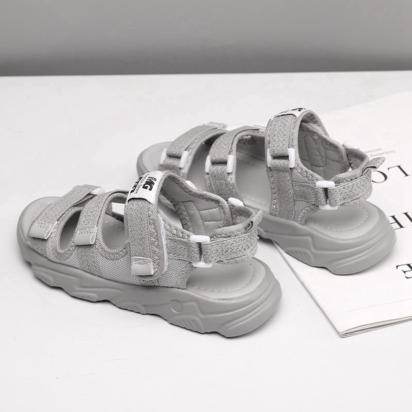 Alkalmi szandál tépőzáras foltokkal fiúknak fekete és szürke színben