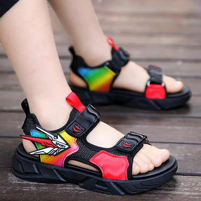 Μοντέρνα παιδικά σανδάλια με απλικέ και λουράκια βελκρό