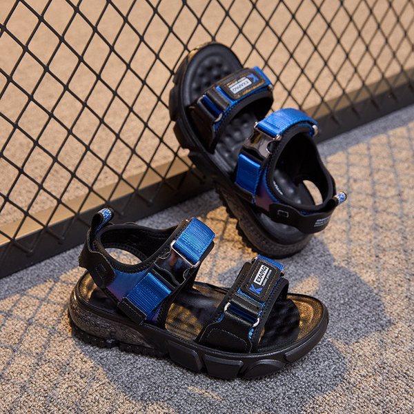 Nyári gyerekszandál műanyag csattal