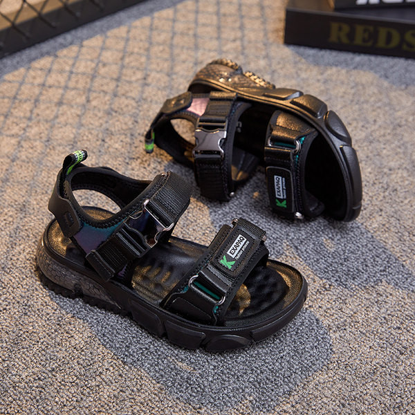 Nyári gyerekszandál műanyag csattal