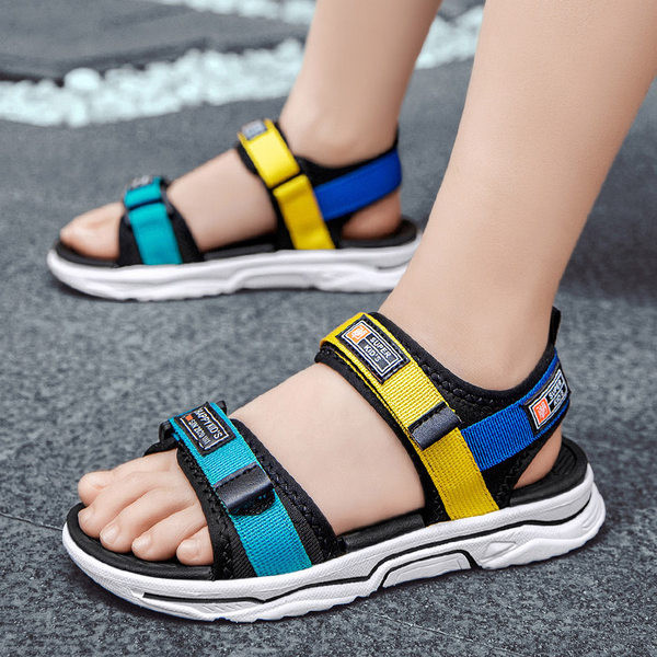 Új modell gyerekszandál színes pántokkal - alkalmas fiúknak és lányoknak