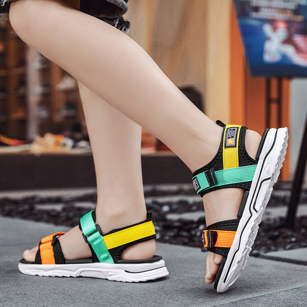 Új modell gyerekszandál színes pántokkal - alkalmas fiúknak és lányoknak