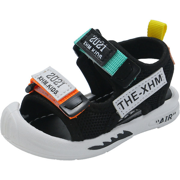 Alkalmi szandál feliratokkal és matricákkal fiúknak