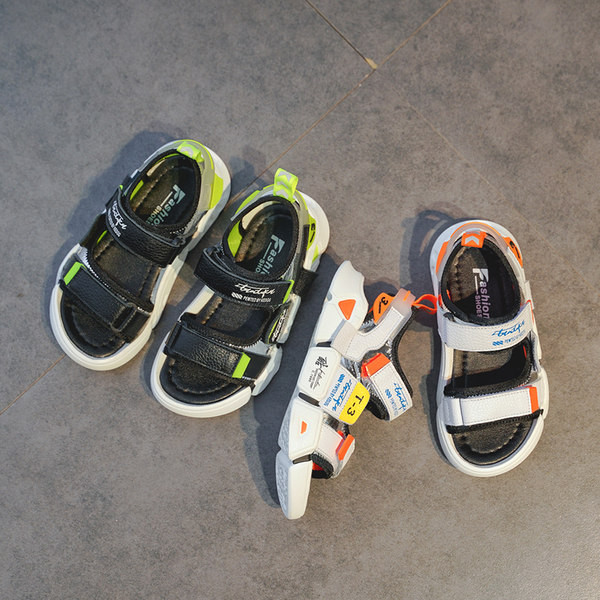 Nyári szandál durva talpú fiúnak