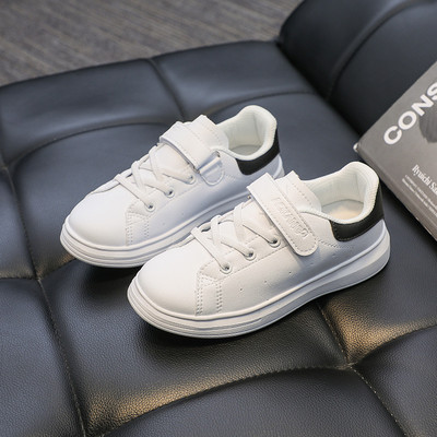 Műbőrből készült, lapos talpú gyerekcipő új modellje lányoknak