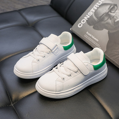 Műbőrből készült, lapos talpú gyerekcipő új modellje lányoknak