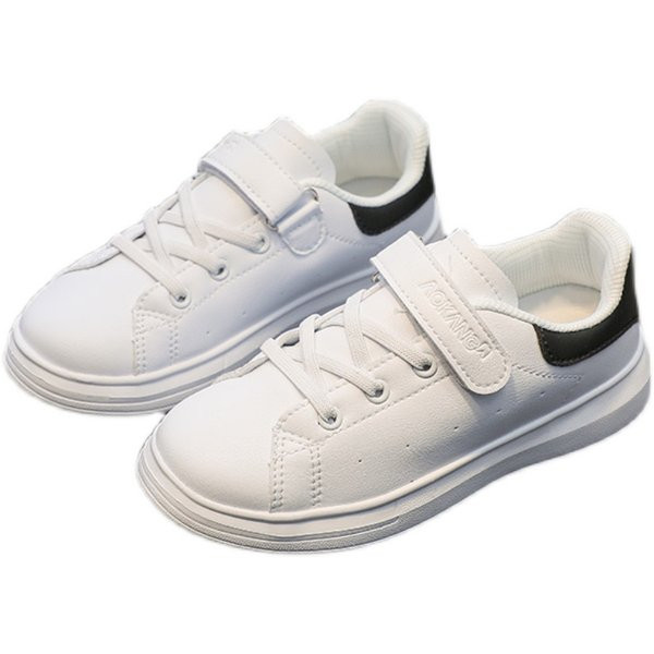 Műbőrből készült, lapos talpú gyerekcipő új modellje lányoknak