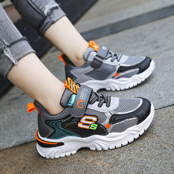 Gyerekcipők új modellje hálóval és tépőzárral