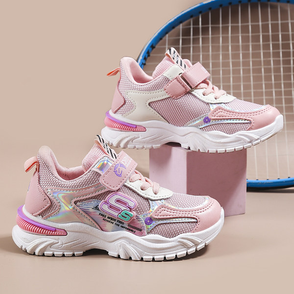 Gyerekcipők új modellje hálóval és tépőzárral