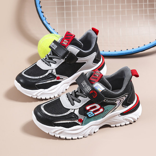 Gyerekcipők új modellje hálóval és tépőzárral