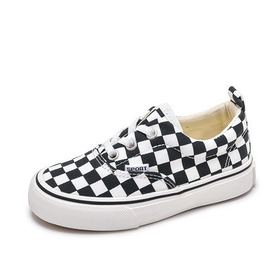 Alkalmi gyerekcipő fűzővel és lapos talppal