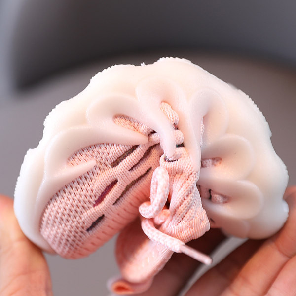 Lapos talpú, textilből készült gyerekcipő