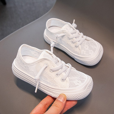 Lapos talpú csipkés gyerekcipő