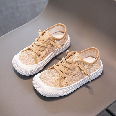 Lapos talpú csipkés gyerekcipő