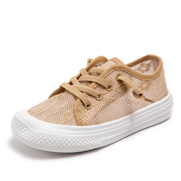 Lapos talpú csipkés gyerekcipő