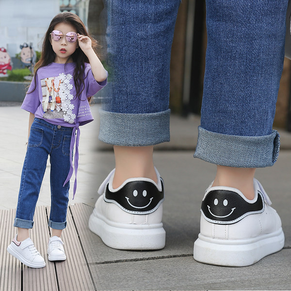 Öko bőrből készült gyerekcipő tépőzárral és lapos talppal