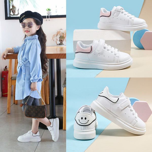 Öko bőrből készült gyerekcipő tépőzárral és lapos talppal