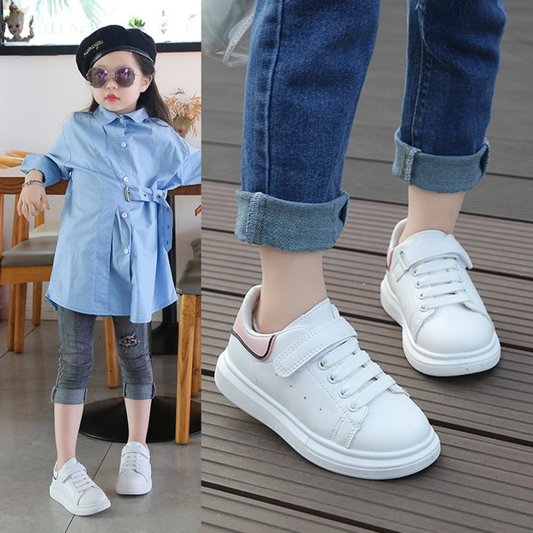 Öko bőrből készült gyerekcipő tépőzárral és lapos talppal