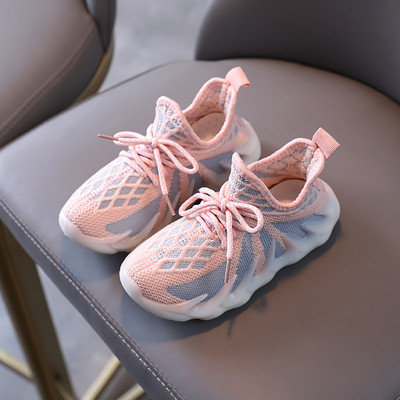 Textilből készült gyerekcipő fűzővel és szilikon talppal