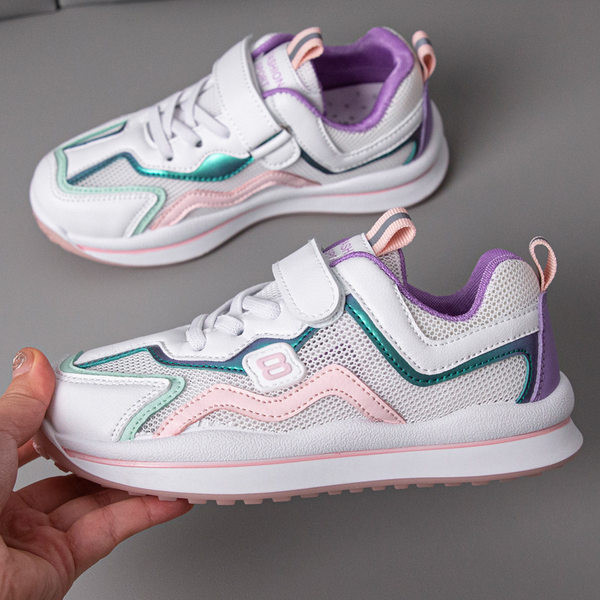 Gyermek tornacipő matricákkal és lapos talppal, három színben