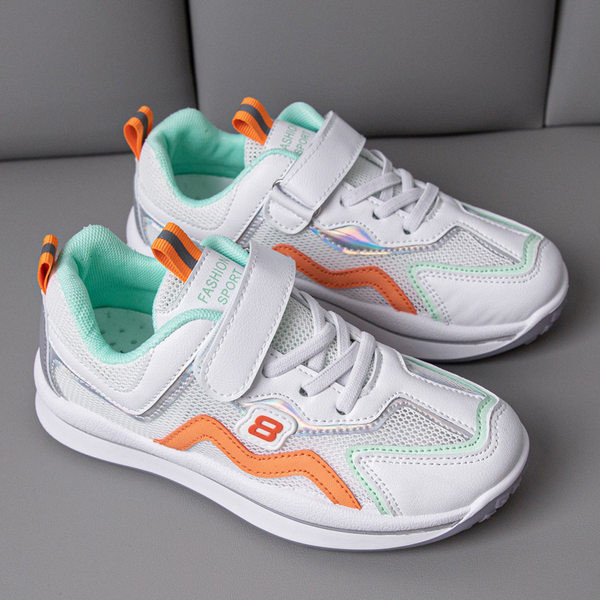 Gyermek tornacipő matricákkal és lapos talppal, három színben