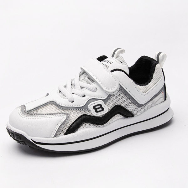 Gyermek tornacipő matricákkal és lapos talppal, három színben