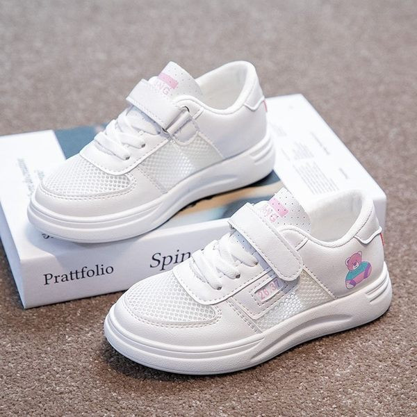 Gyermek tornacipők új modellje mackóval, fehér színben