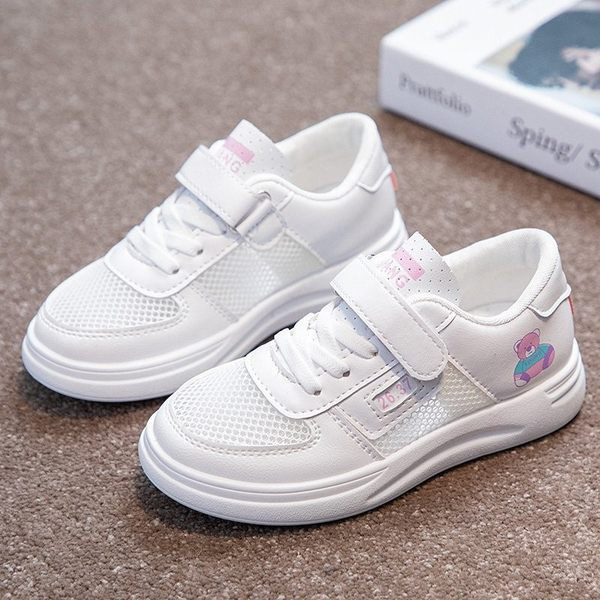 Gyermek tornacipők új modellje mackóval, fehér színben