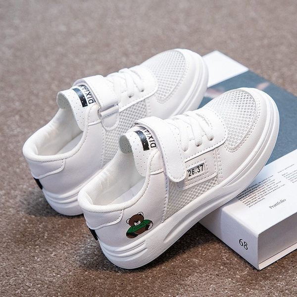 Gyermek tornacipők új modellje mackóval, fehér színben