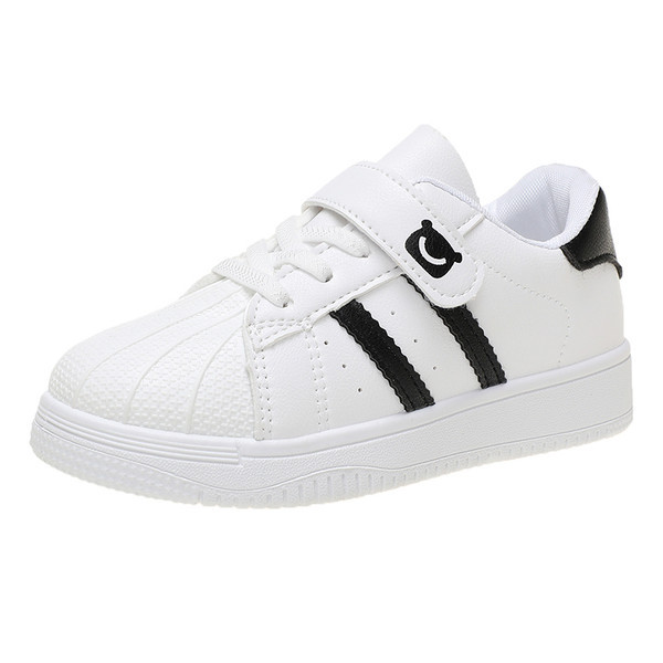 Lélegző, lapos talpú bőr tornacipő