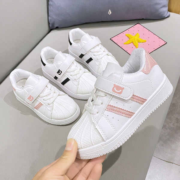 Lélegző, lapos talpú bőr tornacipő