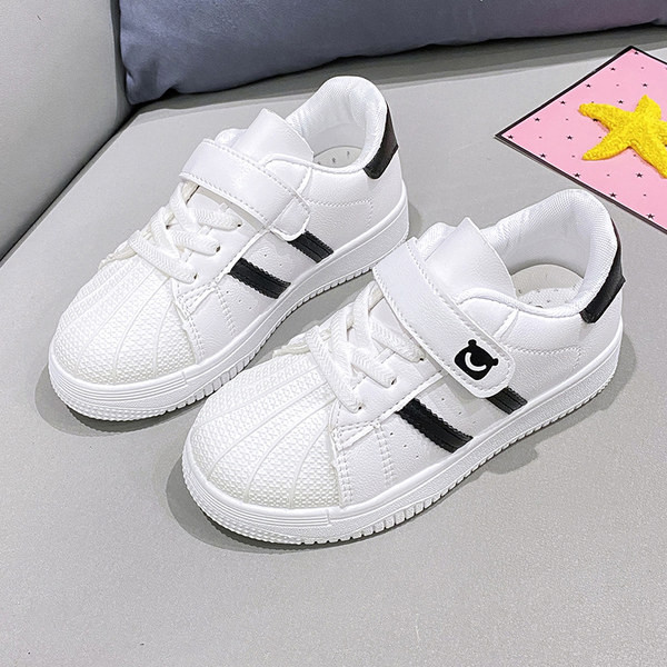 Lélegző, lapos talpú bőr tornacipő