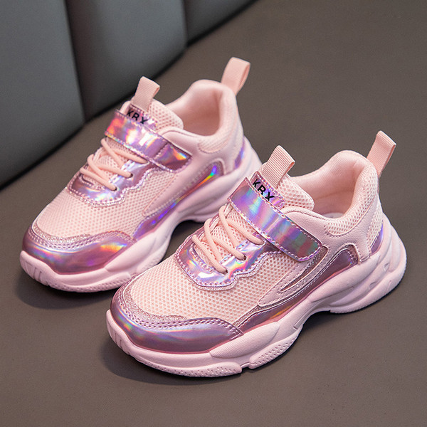 Gyerek tornacipő hálóval és fényes hatással