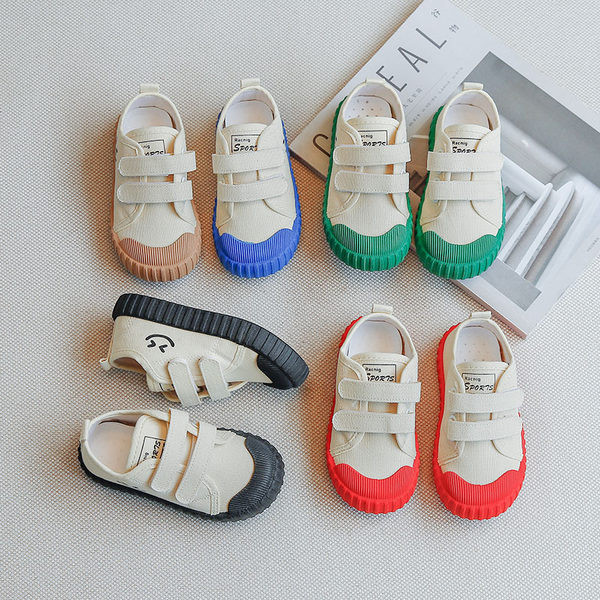 Színes talpú, matricás gyerekcipő lányoknak és fiúknak