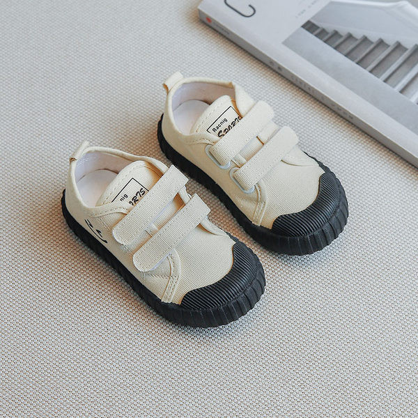 Színes talpú, matricás gyerekcipő lányoknak és fiúknak