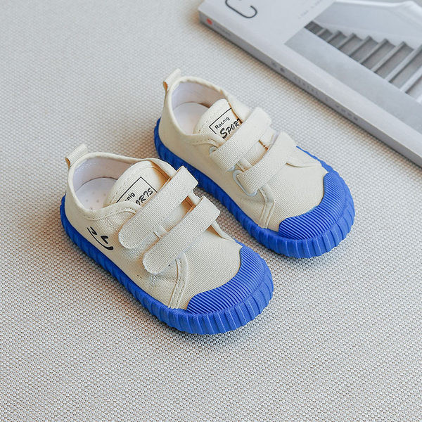 Színes talpú, matricás gyerekcipő lányoknak és fiúknak