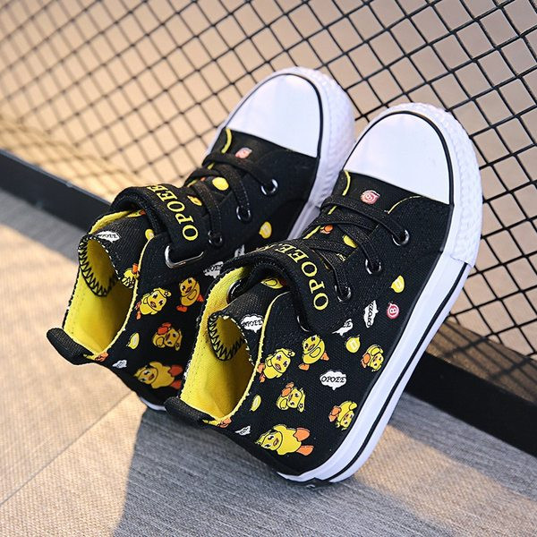 Gyermek tornacipő három színben és nyakkendős fiúknak és lányoknak egyaránt