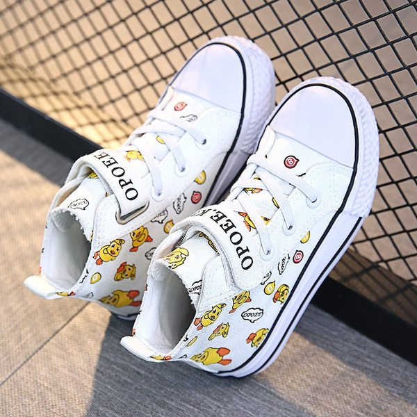 Gyermek tornacipő három színben és nyakkendős fiúknak és lányoknak egyaránt