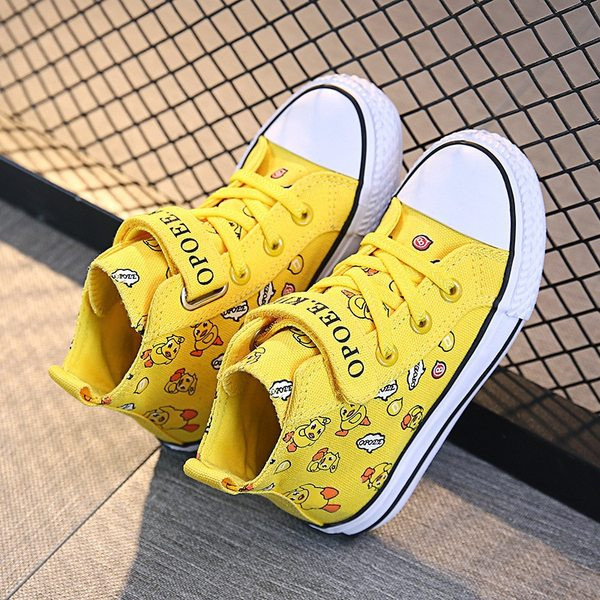 Gyermek tornacipő három színben és nyakkendős fiúknak és lányoknak egyaránt