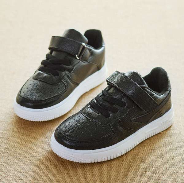 Gyerek tornacipő eco bőrből, sima modellből