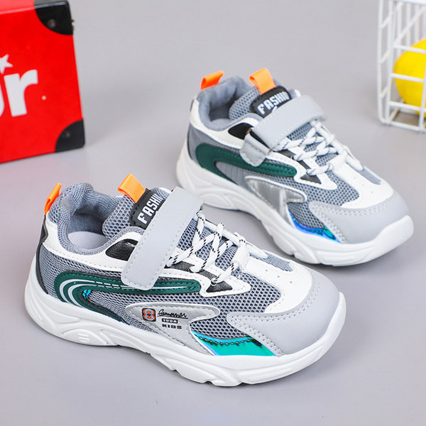 Gyermek tornacipő matricákkal és hálóval lányoknak és fiúknak