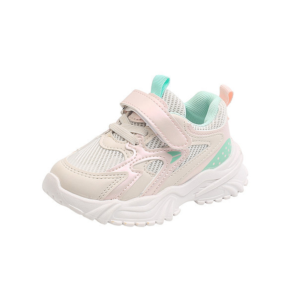 Gyermek tornacipő légáteresztő tornacipővel, matricával